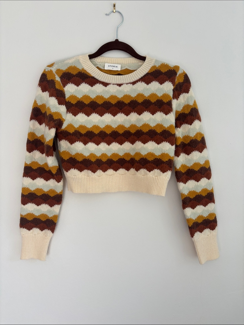 Storia Cream Brown Mustard Scallop Crewneck Sweater